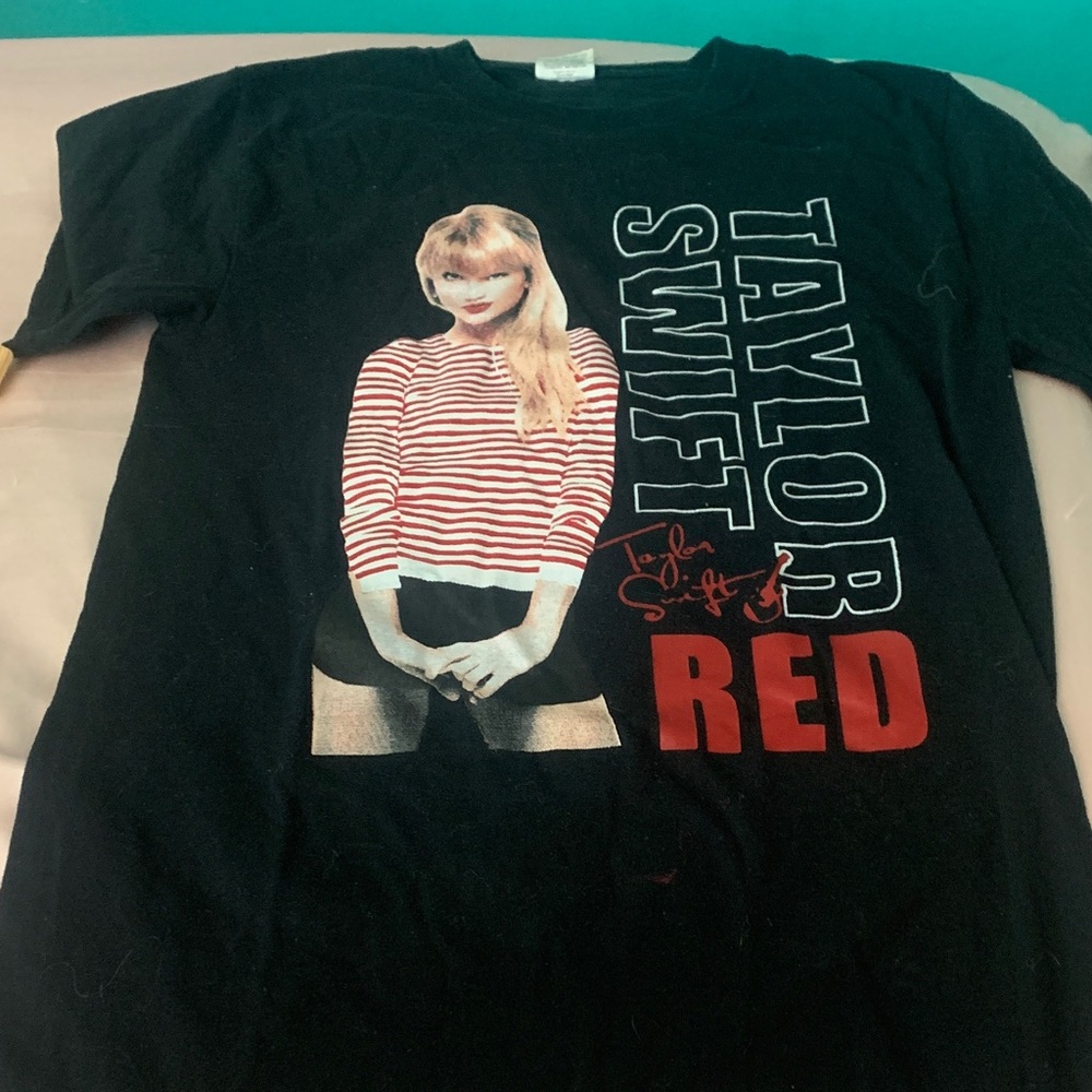 Jerzees Black and Red Graphic women’s Tee (never worn)